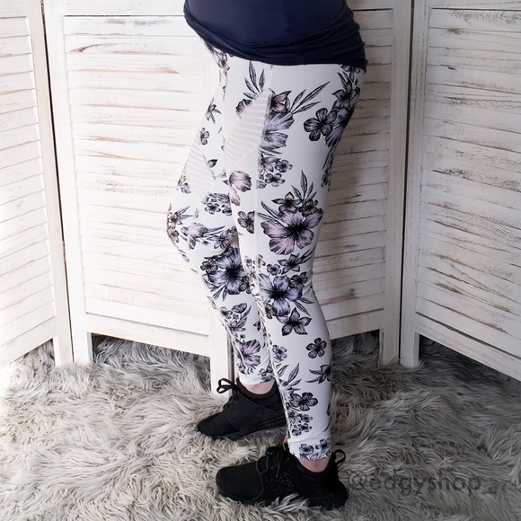 Hibiscus Ribbed Mesh Moto Legging - Picture 2 of 8